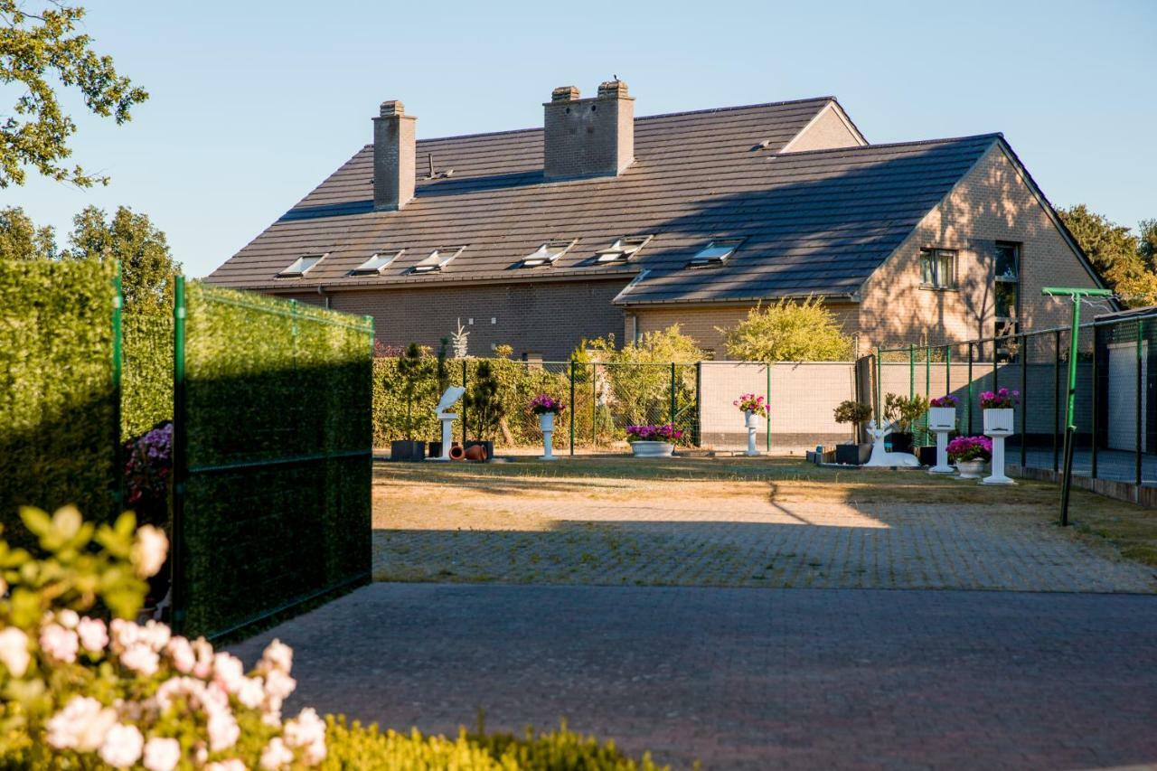 Casa Roman Zonhoven ภายนอก รูปภาพ