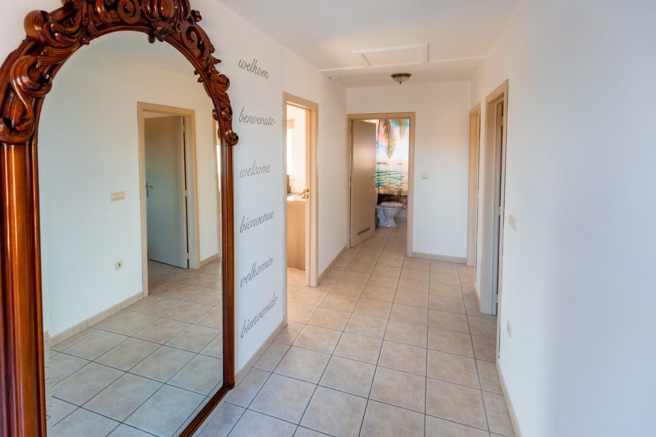 Casa Roman Zonhoven ภายนอก รูปภาพ